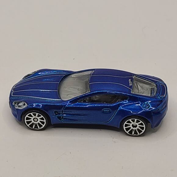HOT WHEELS ASTON MARTIN ONE-77 BLUE WHITE - Picture 3 of 5